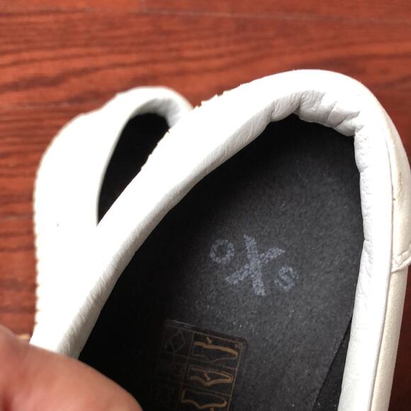 oXs Rubber Zipper Pull Off White Sneakers - Picture 2 of 5